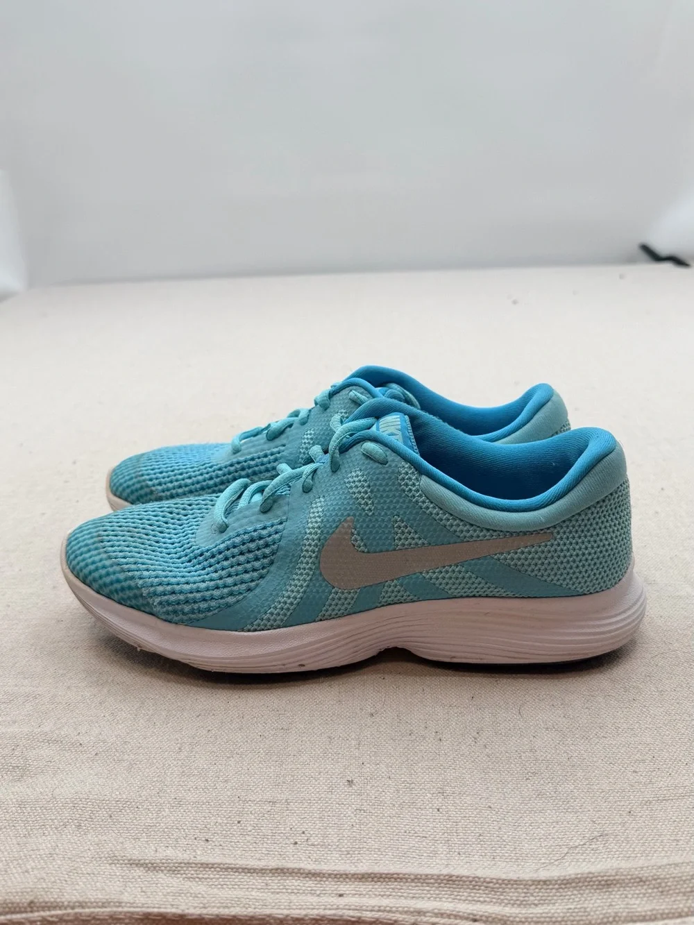 Nike Revolution 4 - 6.5Y